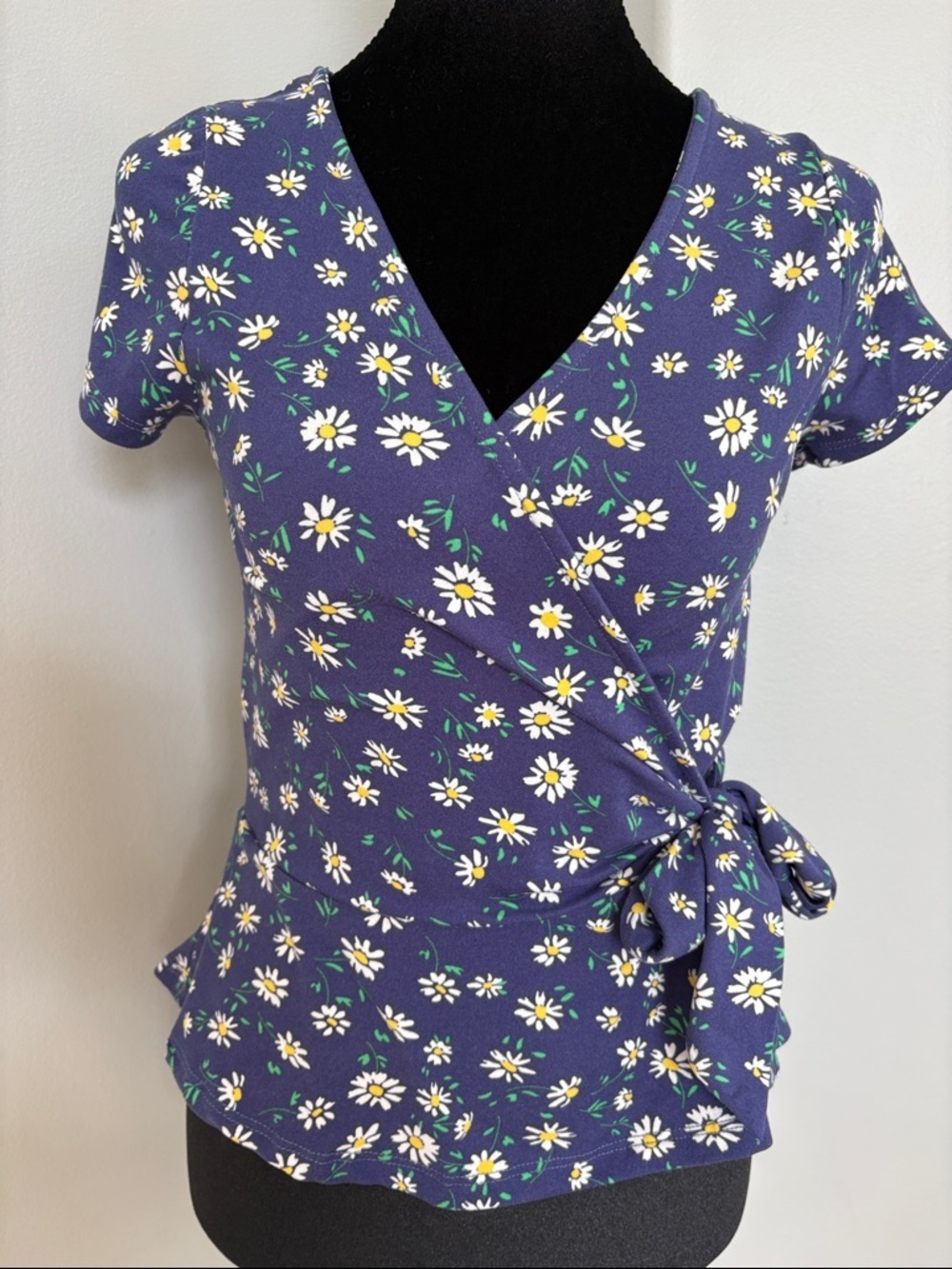 NWOT Rebel Sugar Lavender Floral Wrap Blouse with White Daisies